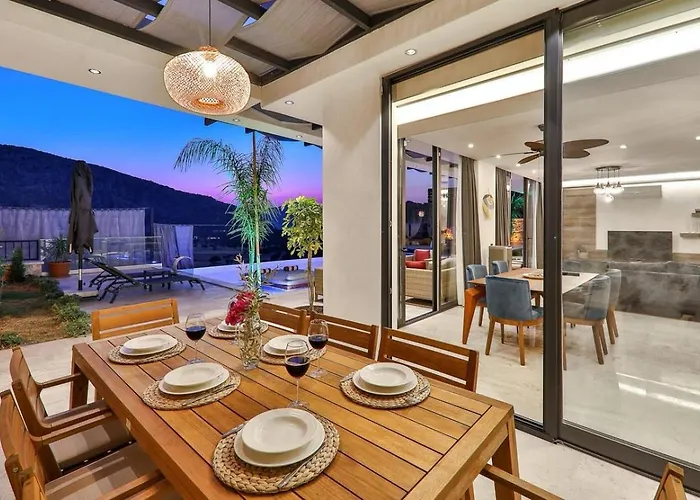 Villa 2 Bedroom Luxury 5 Minutes Drive To The Town *
