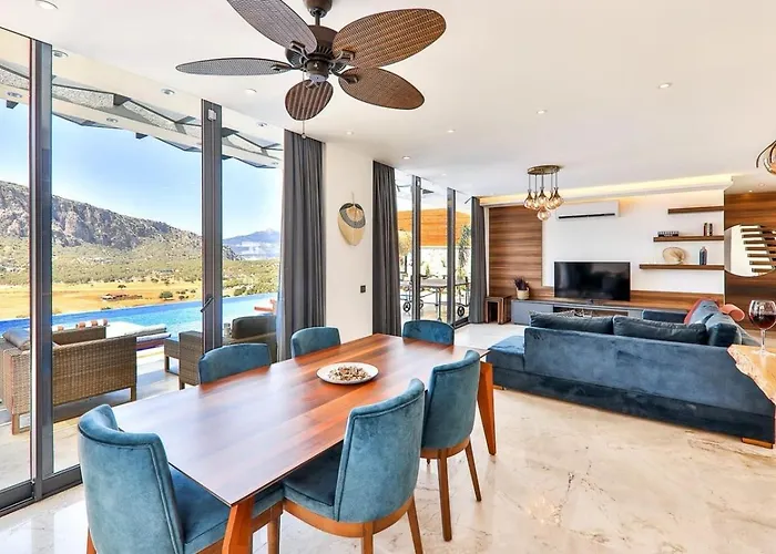 2 Bedroom Luxury 5 Minutes Drive To The Town *