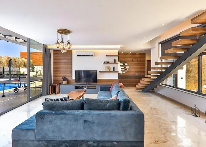 2 Bedroom Luxury 5 Minutes Drive To The Town