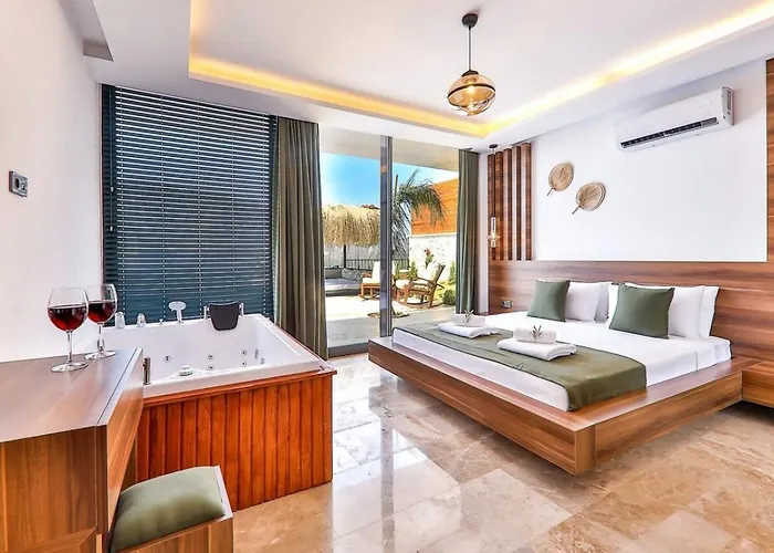 2 Bedroom Luxury 5 Minutes Drive To The Town