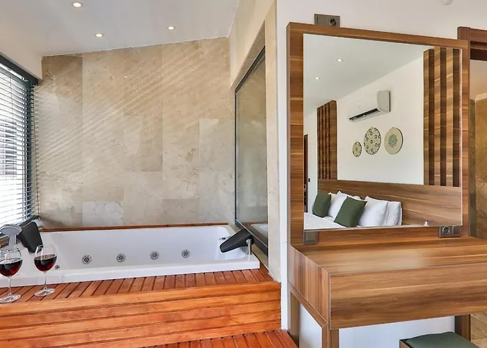 Villa 2 Bedroom Luxury 5 Minutes Drive To The Town *