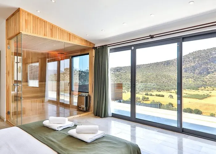 2 Bedroom Luxury 5 Minutes Drive To The Town *