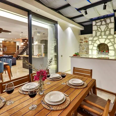 2 Bedroom Luxury 5 Minutes Drive To The Town Villa *