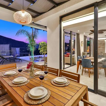Villa 2 Bedroom Luxury 5 Minutes Drive To The Town *
