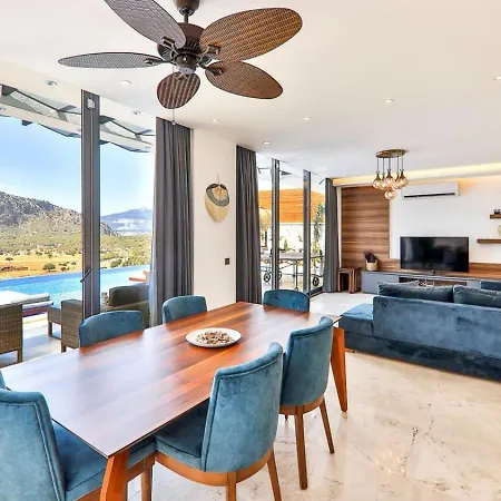 2 Bedroom Luxury 5 Minutes Drive To The Town *