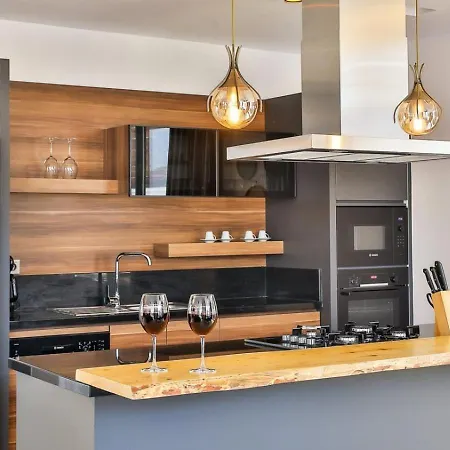فيلة 2 Bedroom Luxury 5 Minutes Drive To The Town *