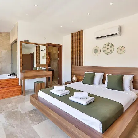 2 Bedroom Luxury 5 Minutes Drive To The Town