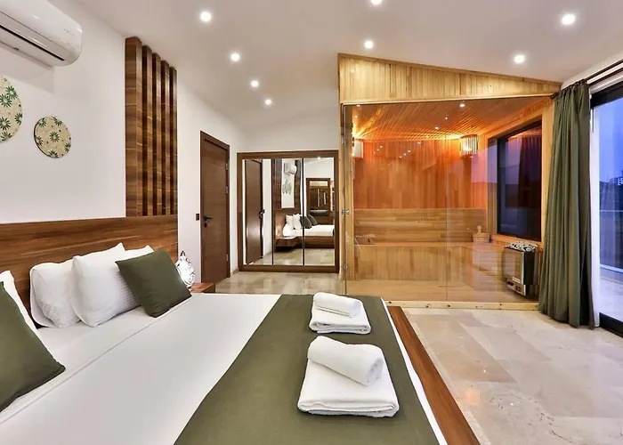 2 Bedroom Luxury 5 Minutes Drive To The Town *