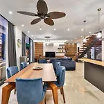 2 Bedroom Luxury 5 Minutes Drive To The Town *