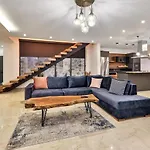 2 Bedroom Luxury 5 Minutes Drive To The Town 빌라