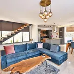 빌라 2 Bedroom Luxury 5 Minutes Drive To The Town *