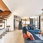 2 Bedroom Luxury 5 Minutes Drive To The Town 빌라