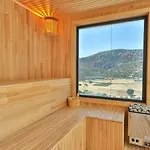 2 Bedroom Luxury 5 Minutes Drive To The Town *