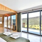 2 Bedroom Luxury 5 Minutes Drive To The Town *
