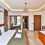빌라 2 Bedroom Luxury 5 Minutes Drive To The Town