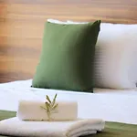 2 Bedroom Luxury 5 Minutes Drive To The Town