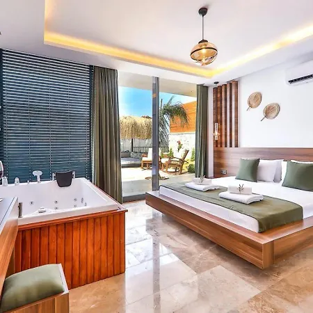 2 Bedroom Luxury 5 Minutes Drive To The Town